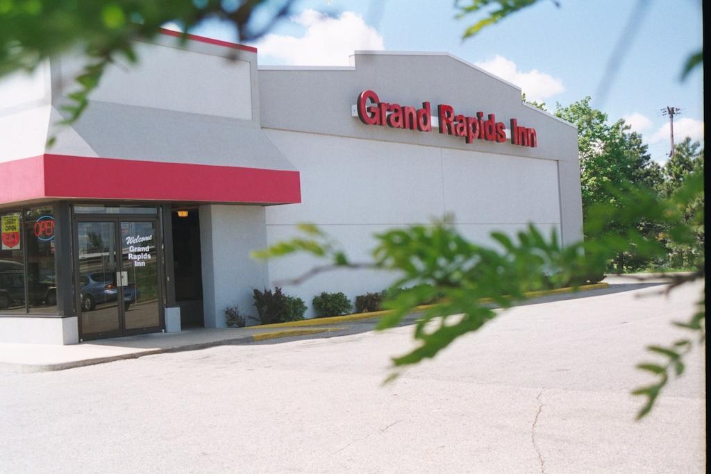 Grand Rapids Inn Wyoming Ngoại thất bức ảnh